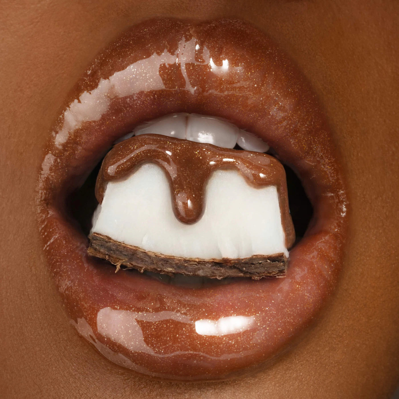 GISOU - Honey Infused Hydrating Lip Oil / Coco Cacao - Sheer Brown Shimmer